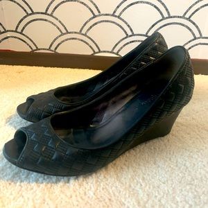 COLE HAAN QUILTED LEATHER WEDGE WOMEN SIZE 10 black